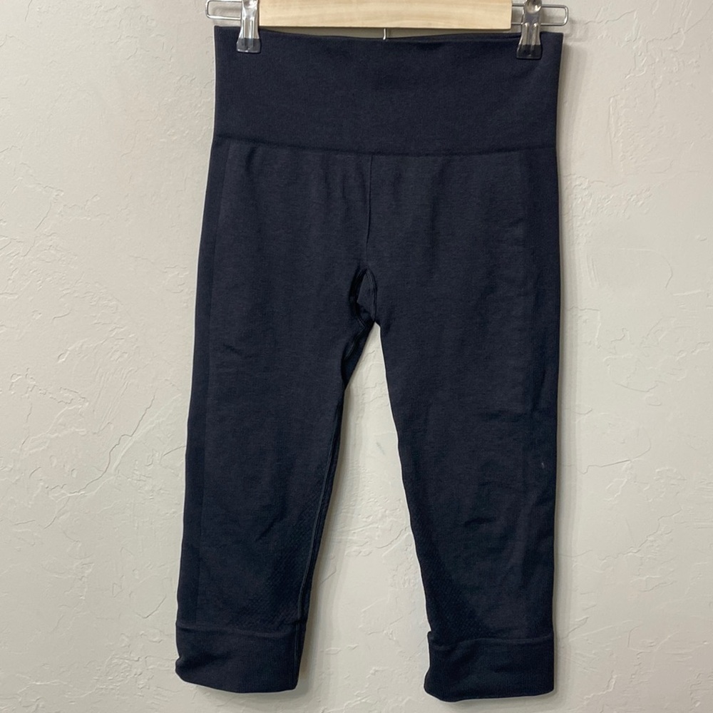 Lululemon grey crop leggings size 4